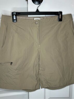L.L.Bean Woman 10 Tan Nylon Spandex Bermuda Shorts
